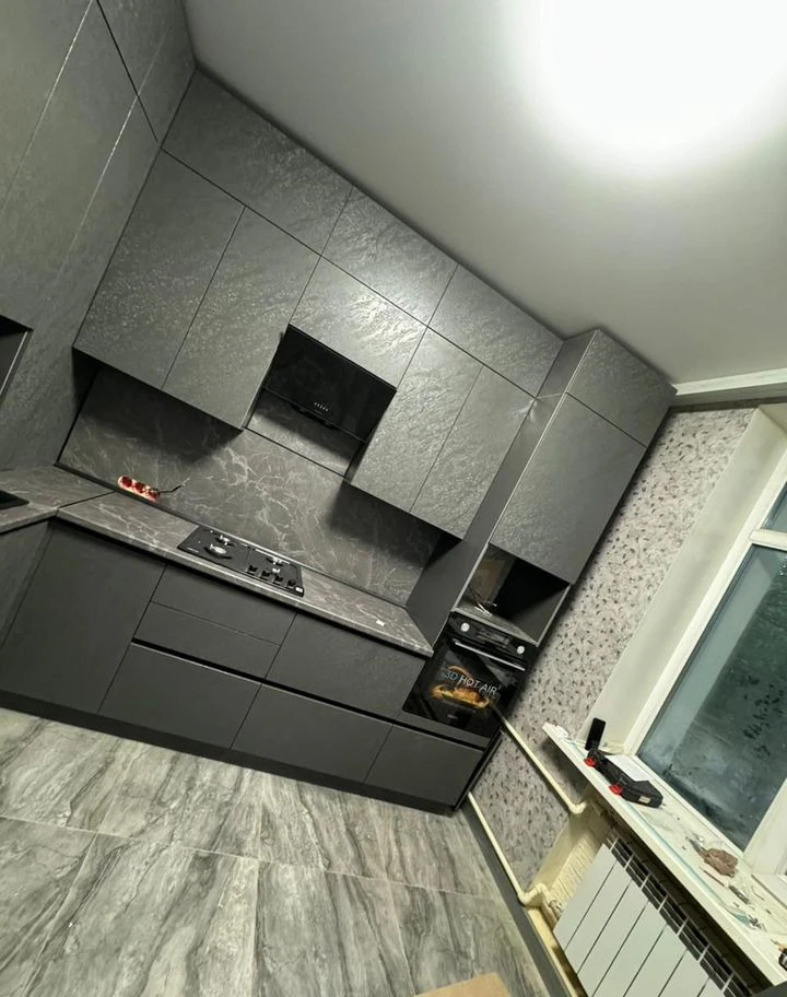 Кухня под потолок